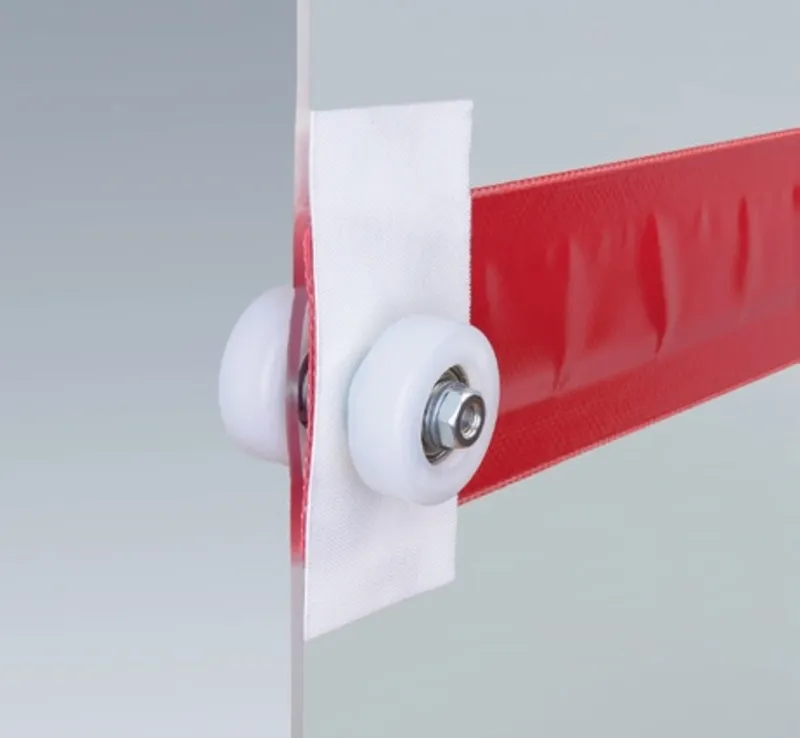 Voorzien van windbeveiligingsstroken.