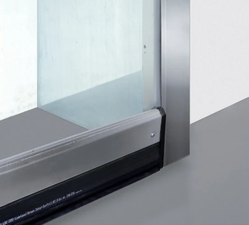 Nauw in de geleidingsrails liggend deurblad